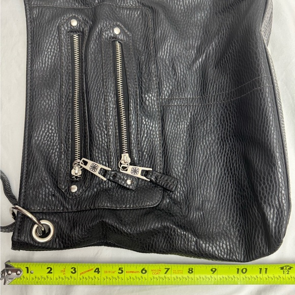Sleek Black Crossbody Bag with Silver Accents - Picture 5 of 7